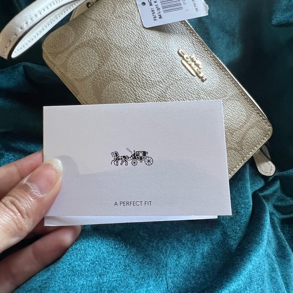 Coach Wristlet NWT - Picture 6 of 6